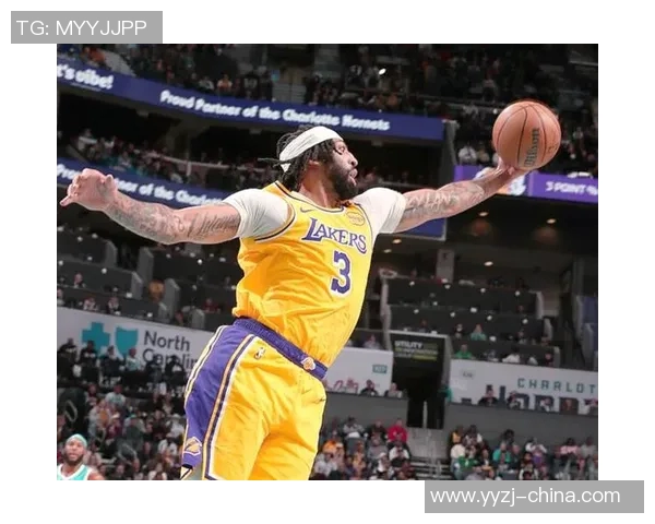 2016年火箭队与湖人队激战回顾：经典对决与球星表现的精彩瞬间